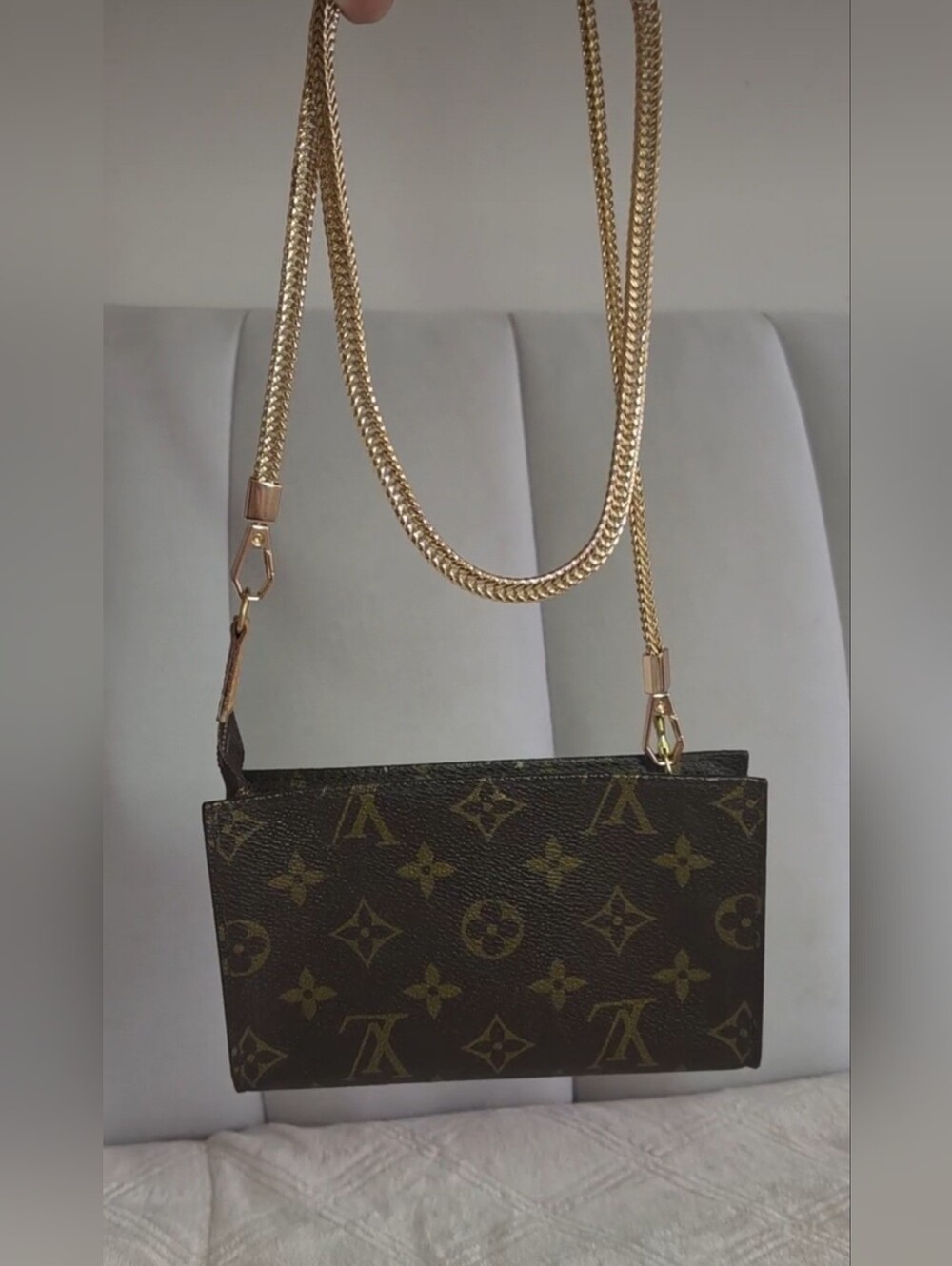100% Authentic Louis Vuitton Monogram Pouch With Added Chain - Picture 13 of 13
